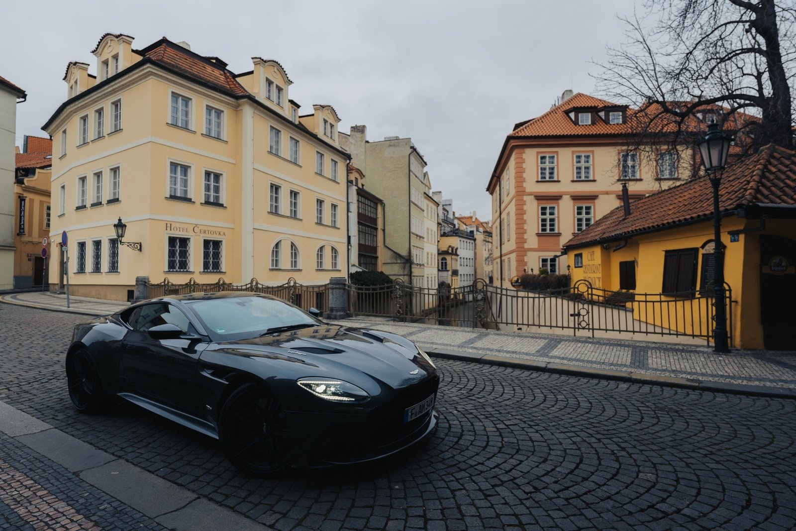 Aston Martin, flat winter light